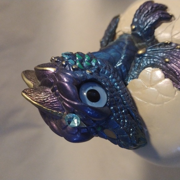 Windstone Editions M Pena hatching dragon - Picture 2 of 7